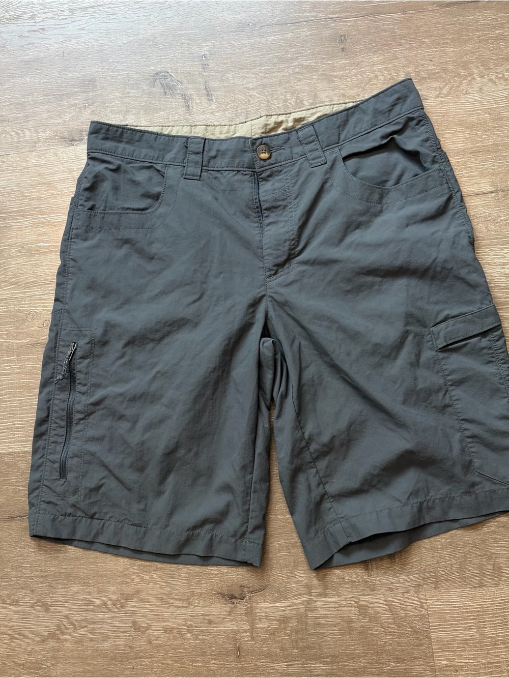 Columbia Cargo Shorts Mens Sz 34 Gray Hiking Casual Outdoors